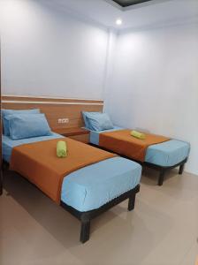Ένα ή περισσότερα κρεβάτια σε δωμάτιο στο Merendeng Hostel Kuta
