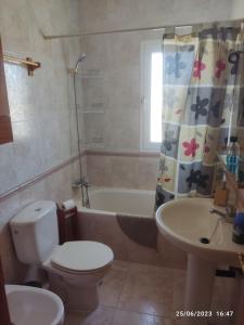 Un baño de Apartamento VILLA INÉS parking y wifi gratis