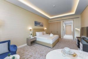 Postel nebo postele na pokoji v ubytování Palm Tower Retreat - Experience Dubai's Iconic Views