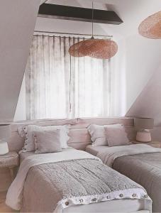 Posteľ alebo postele v izbe v ubytovaní FORMA Apartament Supraśl