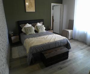 Postel nebo postele na pokoji v ubytování LE CLOCOONING Chambres d'Hôtes chez l'habitant