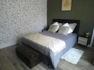 Postel nebo postele na pokoji v ubytování LE CLOCOONING Chambres d'Hôtes chez l'habitant