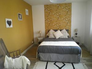 Postel nebo postele na pokoji v ubytování LE CLOCOONING Chambres d'Hôtes chez l'habitant