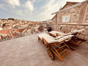Ein Balkon oder eine Terrasse in der Unterkunft Fortezza - Hvar Old Town Apartment