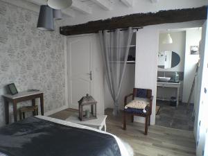 Postel nebo postele na pokoji v ubytování LE CLOCOONING Chambres d'Hôtes chez l'habitant