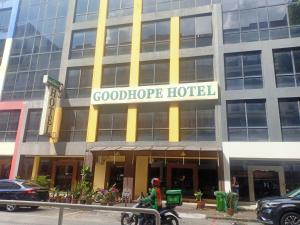 un edificio con un cartel que dice hotel goodride en Good Hope Hotel Kelana Jaya en Petaling Jaya