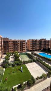 an aerial view of a park in a apartment complex at Madrid Encanto , Barajas , Aeropuerto, IFEMA in Madrid