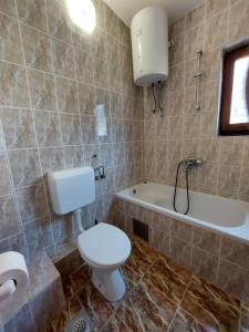 Koupelna v ubytování Apartmani Korljan