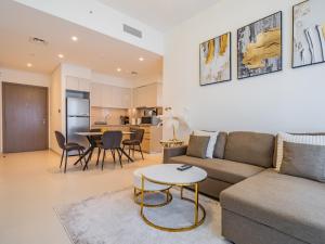 Fotografie z fotogalerie ubytování Downtown Decadence : A 1BR Urban Sanctuary v Dubaji