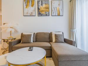 Fotografie z fotogalerie ubytování Downtown Decadence : A 1BR Urban Sanctuary v Dubaji