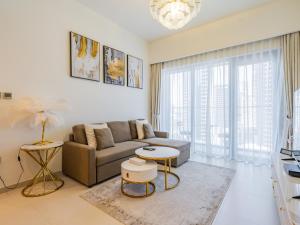 Fotografie z fotogalerie ubytování Downtown Decadence : A 1BR Urban Sanctuary v Dubaji