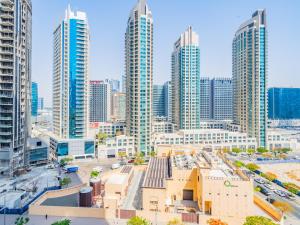 Fotografie z fotogalerie ubytování Downtown Decadence : A 1BR Urban Sanctuary v Dubaji