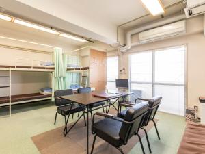 Η κουζίνα ή μικρή κουζίνα στο Omotenashi Hostel Miyajima