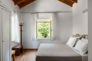 Posteľ alebo postele v izbe v ubytovaní Traditional Rustic Maisonette by Konnect