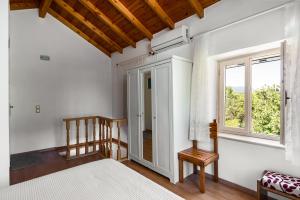 Posteľ alebo postele v izbe v ubytovaní Traditional Rustic Maisonette by Konnect