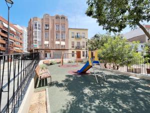 Otroško igrišče poleg nastanitve Global Properties, Apartamento de 3 dormitorios en Sagunto
