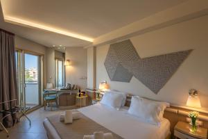 Postel nebo postele na pokoji v ubytování Emmantina Hotel + 37 fotografií