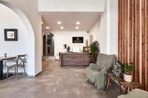 TV a/nebo společenská místnost v ubytování Charm Hotel, Hersonissos