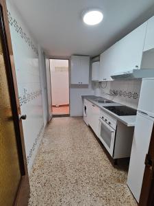 Kuchyň nebo kuchyňský kout v ubytování Edificio Entremares
