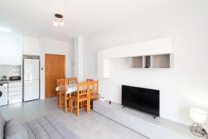 Küche/Küchenzeile in der Unterkunft Global Properties, Apartamento con gran terraza en la playa de Canet