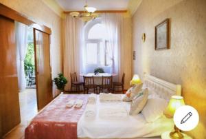 תמונה מהגלריה של LIVE-INN TOP CENTRAL flat on NIZAMI ST with 2 king size beds בבאקו
