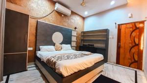 Voodi või voodid majutusasutuse Hotel Rajyashree Palace toas