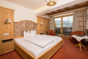 Postel nebo postele na pokoji v ubytování Hotel Silberberger - Wildschönau + 37 fotografií