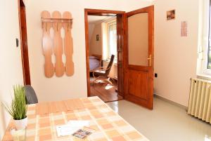 Postel nebo postele na pokoji v ubytování Nóra apartman