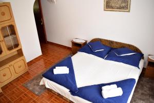 Postel nebo postele na pokoji v ubytování Nóra apartman