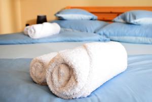 Postel nebo postele na pokoji v ubytování Nóra apartman