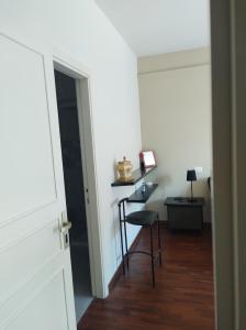 a hallway with a table and chairs in a room at Sette Cuscini affittacamere in Porto Recanati