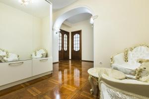 Zdjęcie z galerii obiektu Sweet Home VIP 10 at Freedom Square w mieście Tbilisi City