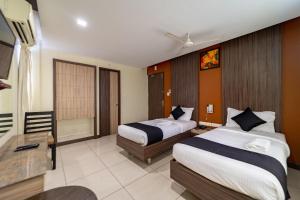 Un pat sau paturi într-o cameră la Ranas Residency