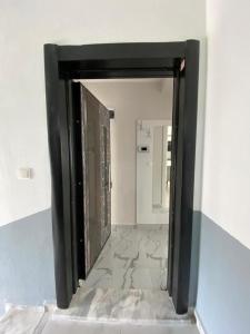 a hallway with a mirror in a room at 2+1 MUHTEŞEM TATİL EVİ in Dalaman