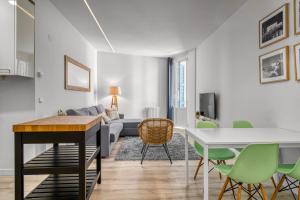 A television and/or entertainment centre at Always Easy I Arroka