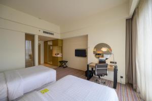Postel nebo postele na pokoji v ubytování Four Points by Sheraton Puchong