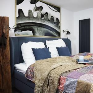 a bedroom with a bed with blue and white pillows at Naturferienhaus Klein Rosenburg für 2 Personen in Klein Rosenburg