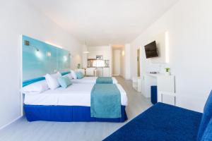Posteľ alebo postele v izbe v ubytovaní Plazamar Serenity Resort