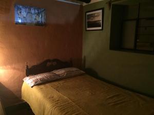 En eller flere senger på et rom på Casa Mirita
