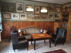 a living room with a couch and two chairs and a table at Dworek pod Herbem in Gądkowice