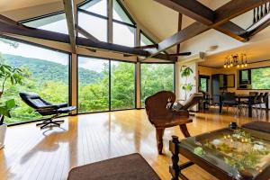 an open living room with a view of the mountains at HAYATO HAKONE GUEST HOUSE in Hakone