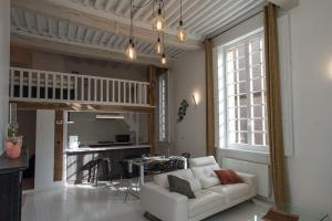 Posezení v ubytování Appartement d'exception au pied de la cathédrale + 5 fotografií