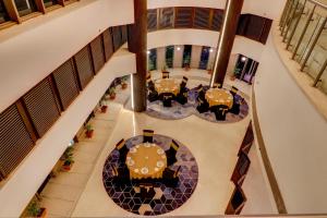 Sunday Hotel Jaipur餐厅或其他用餐的地方