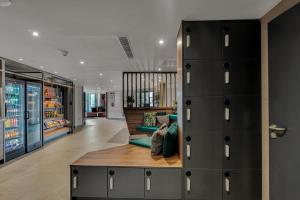 Roomzzz Edinburgh的休息区