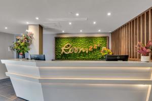 Roomzzz Edinburgh大厅或接待区