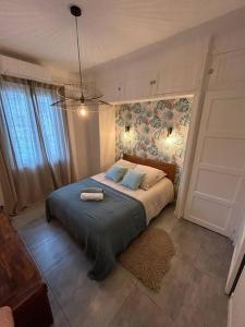a bedroom with a large bed with blue pillows at 2 pièces au centre d'Antibes. in Antibes