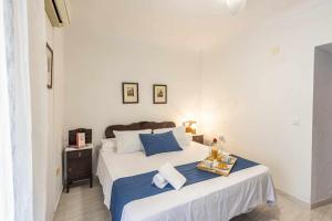 Postel nebo postele na pokoji v ubytování Casa Rural Berraquero + 37 fotografií