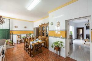 Restauracja lub miejsce do jedzenia w obiekcie Casa Rural Berraquero