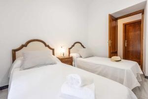 Łóżko lub łóżka w pokoju w obiekcie Casa Rural Berraquero