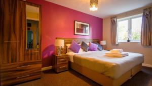 Postel nebo postele na pokoji v ubytování SOUTHAMPTON Central Apartments - Wise Stays + 37 fotografií